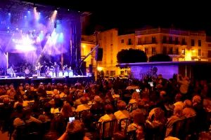 Conchita y la Onda Big Band triunfan con un concierto único en el Raval de San José