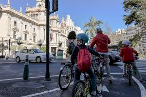 València celebra el Día de la Bicicleta con un concurso de dibujo y actividades organizadas por la EMT y la Policía Local