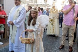 La procesión del Corpus recorre un año más el casco antiguo de Benidorm