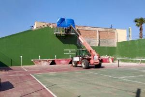 El Ayuntamiento de Almenara reconstruye los muros del frontón municipal de la Playa Casablanca