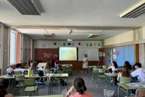 Servicios Sociales ofrece una charla sobre el Servicio de Ayuda a Domicilio (SAD) al alumnado del IES l'Eliana