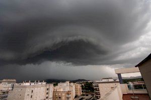 Una DANA irrumpirá este fin de semana en la Comunitat Valenciana en forma de tormentas y lluvia de sangre a las puertas del verano