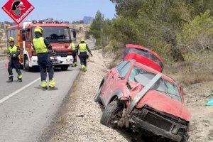 Destrossa el seu cotxe després d'eixir-se de la carretera a Monòver