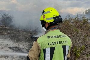 Extinguido el incendio en una zona de matorrales de Castellón próxima a la Comisaría de la Policía Nacional