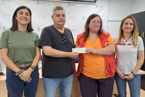 Villena Cuéntame hace entrega de 4.000 euros de su colecta solidaria a la Asamblea Local de Cruz Roja