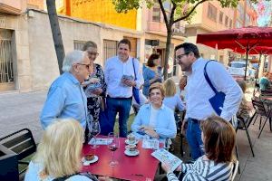 Casabó pide el voto para el PP en el mercado de Vila-real