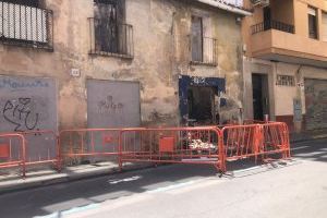 Reclaman soluciones por una casa derruida y quemada en el centro de Castellón