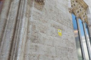 L'Ajuntament de València retirarà els cartells de ‘zona videovigilada’ col·locats en els monuments històrics