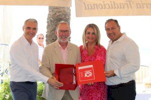 El Campello recoge las banderas “Qualitur” concedidas a sus playas y calas