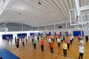 El Centro Integral de Mayores celebra el fin de curso con su tradicional exhibición de baile