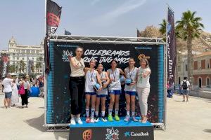 El torneo '3x3' de baloncesto conjuga habilidad, inclusión y solidaridad en la Plaza del Puerto de Alicante