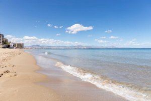 Fallecen dos personas ahogadas en la playa dels Arenals de Elche