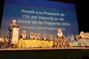 Educació concedix el primer premi de llibrets de Fogueres i Barraques d’Alacant a la foguera Avinguda Loring-Estació