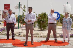 Ontinyent reconeix el metge Francisco Martínez Belda posant el seu nom a la glorieta d’accés al Nou Hospital