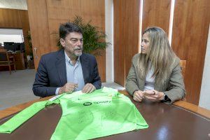 Alicante otorga el nombre de Sandra Paños al campo de fútbol de Divina Pastora como homenaje a su trayectoria