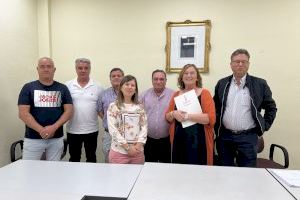 La delegada del Consell en Alicante se reúne con el alcalde de Hondón de los Frailes y la alcaldesa de Redován