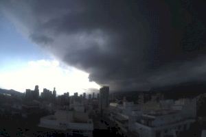 Las fuertes tormentas se desplazarán más al norte este miércoles en la Comunitat Valenciana y AEMET activa avisos por probable granizo