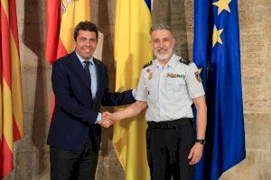 Carlos Mazón recibe al nuevo jefe superior de la Policía Nacional en la Comunitat Valenciana