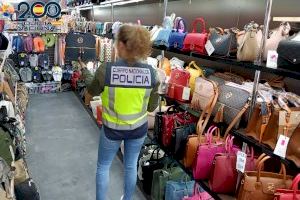 Golpe al contrabando en Benidorm: Incautados más de 3.500 artículos falsificados en tres comercios