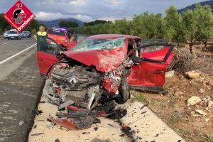 Dos conductors ferits i atrapats després d'un xoc frontal en la CV-799 entre Villena i Biar