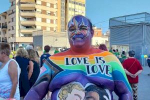 El concejal de Políticas LGTBIQ+, Raúl Palmero, anima a la ciudadanía a participar en la primera cabalgata del Orgullo de Sagunto