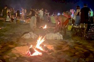 El Campello acota doce espacios en sus arenales para celebrar la “Nit de Sant Joan” y vuelve a permitir las tradicionales hogueras