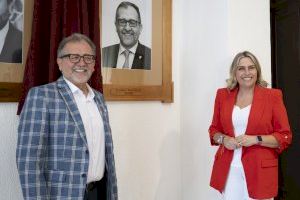 El retrat de l'expresident José Martí ja penja a la Sala de Comissions de la Diputació de Castelló