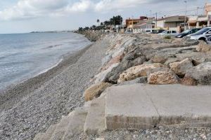 Un grup ecologista atorga la bandera negra a una platja de Borriana que l'Ajuntament assegura que “no existix”