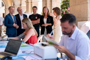 La alcaldesa se suma al Día Mundial del Donante de Sangre en la plaza Mayor