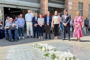 Alicante rinde tributo a las víctimas del bombardeo en el Mercado Central