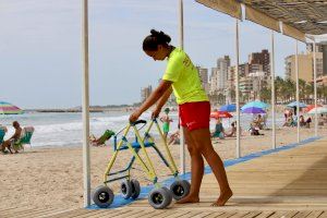 Entran en funcionamiento las dos áreas accesibles en las playas de El Campello