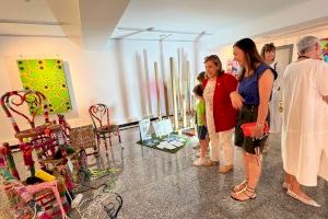 Niños y niñas benicenses inundan de arte la Sala Escena con sus propias obras hasta el 30 de junio