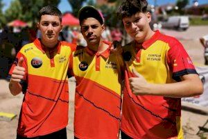 Tres jóvenes alicantinos se imponen con su tripleta de petanca en el Campeonato de España