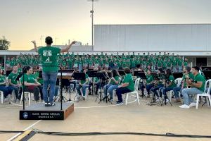 El alumnado de Moncofa hizo historia con el primer L'Escola Canta del municipio