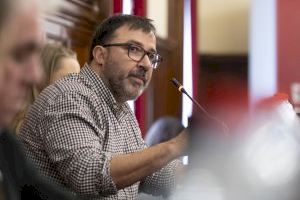 Compromís lamenta que Barrachina renuncie a reivindicar la figura de Carles Santos en front de la censura de Vox