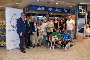 El Corte Inglés entrega en alimentos para mascotas la recaudación de la última campaña organizada por Sant Antoni del Porquet