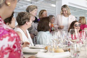 Barrachina reconoce el papel fundamental e imprescindible de las mujeres de la provincia en el encuentro de la Federación de Amas de Casa