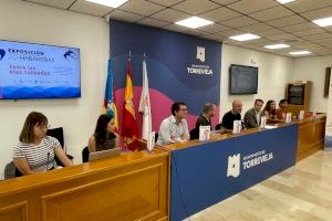 Estudiantes del máster Comincrea de la UA y la sede universitaria de Torrevieja organizan la exposición “Entre las olas tatuadas”