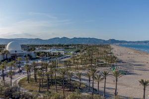 Las playas de Castellón se adentran en el verano: Conciertos al amanecer, meteoritos, yoga y parques acuáticos