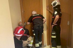 Susto en Oropesa del Mar al desconocer el paradero de un hombre de avanzada edad: los bomberos lo salvan tras quedar atrapado en casa