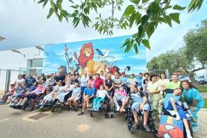 La Residència El Collet estrena nou espai exterior decorat amb un gran mural