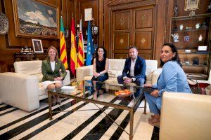 Begoña Carrasco recibe a miembros de la Fundación Hortensia Herrero