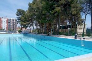 Banyar-te en la piscina d'Altura costarà este estiu un 36% més, segons el PP