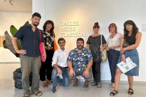 El alumnado del Taller de Artes Plásticas y culturales de El Campello exhibe sus creaciones en una exposición