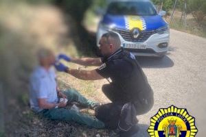 La Policía de Cocentaina salva la vida de una persona mayor que se hallaba desorientada y herida en un camino rural