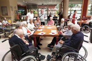 El alcalde, la concejala de servicios sociales y el concejal de Tercera Edad visitaron la Residencia Nova Edat