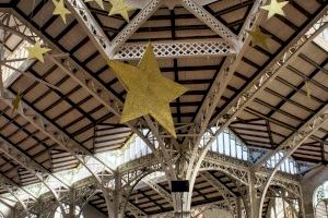 El equipo de Acierta decorará el  Mercado Central de Valencia esta Navidad