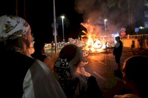 La ‘Nit de la Cremà’ pone fin a la fiesta de las Hogueras en La Cala de Benidorm