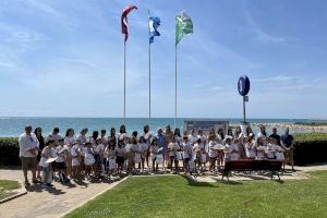 Vinaròs iza las Banderas Azules en las playas de Fora del Forat y Fortí