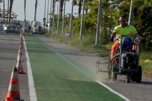 Burriana se pone a punto para el verano con el pintado de los accesos a la costa